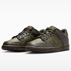 Nike Kids Sneakers in Olive Green